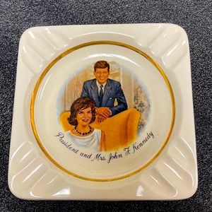 VINTAGE PRESIDENT AND MRS JOHN F KENNEDY ASH TRAY